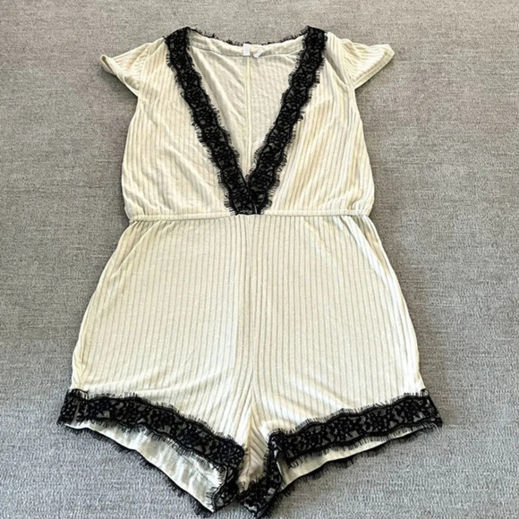 Out From Under Size M Ivory Ribbed Romper Pajamas V-Neck with Lace Detail - Picture 2 of 7